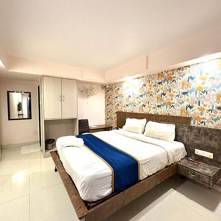 Hotel Laxmi Residency Лонавла Екстер'єр фото
