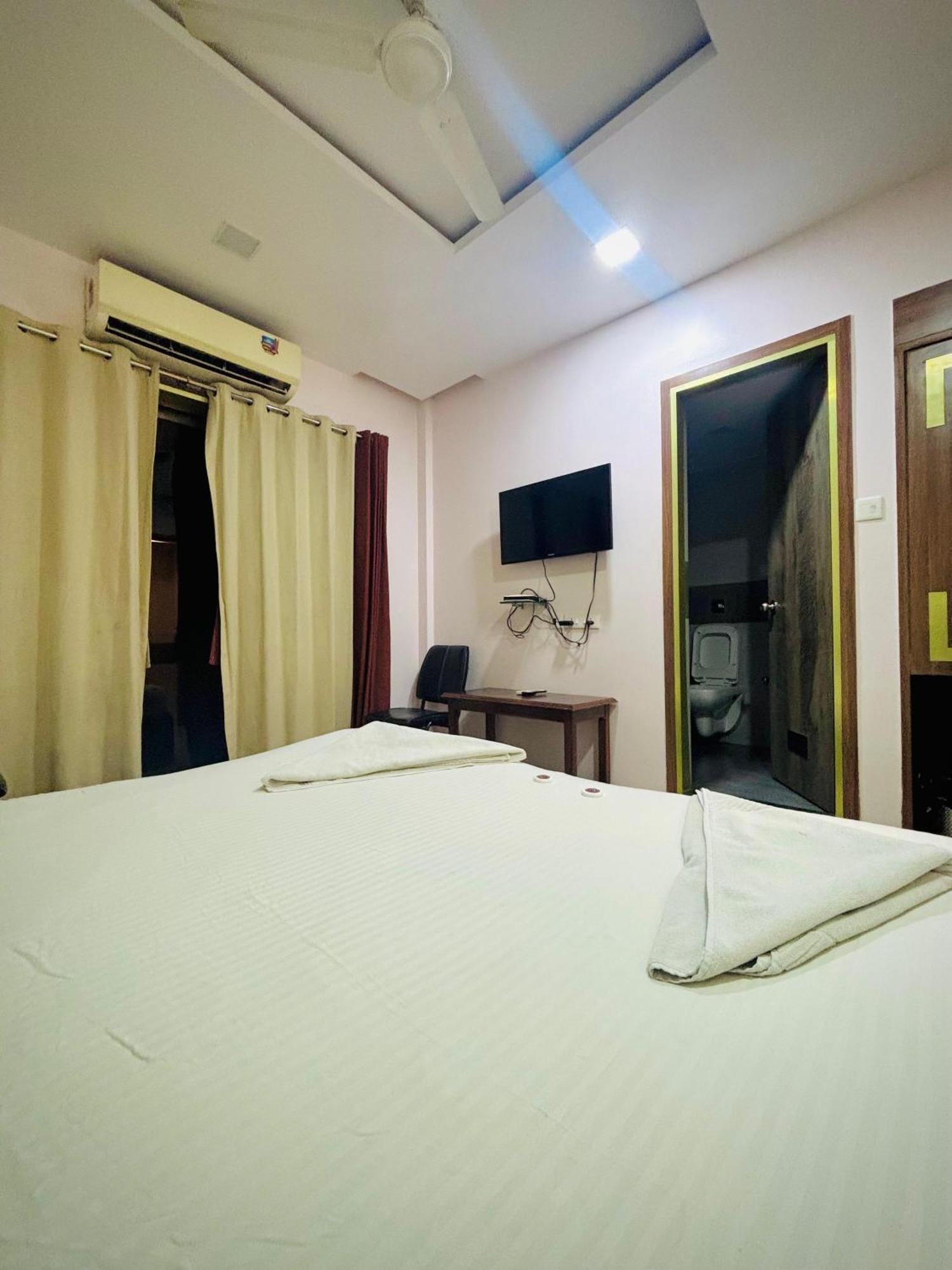 Hotel Laxmi Residency Лонавла Екстер'єр фото