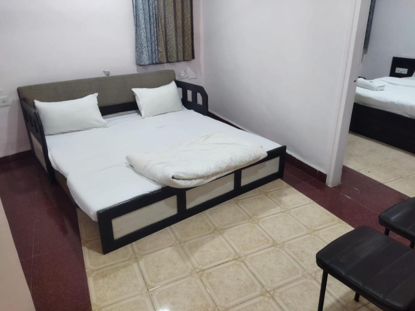 Hotel Laxmi Residency Лонавла Екстер'єр фото