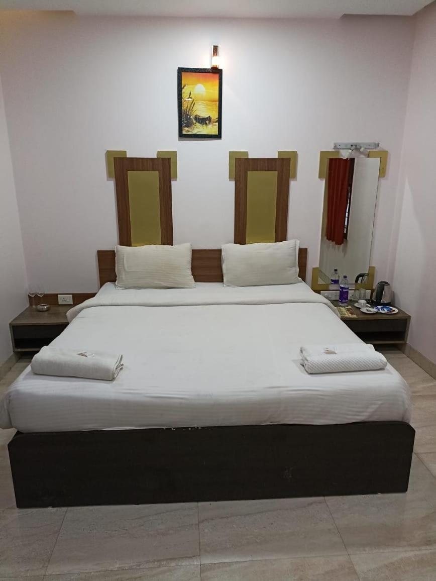 Hotel Laxmi Residency Лонавла Екстер'єр фото