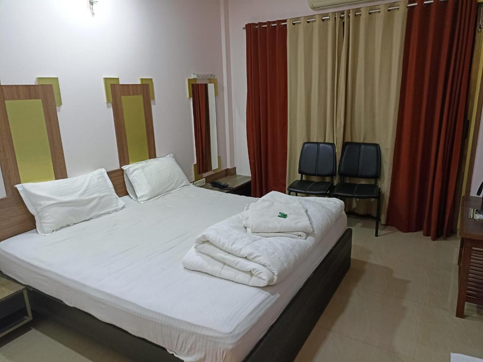Hotel Laxmi Residency Лонавла Екстер'єр фото