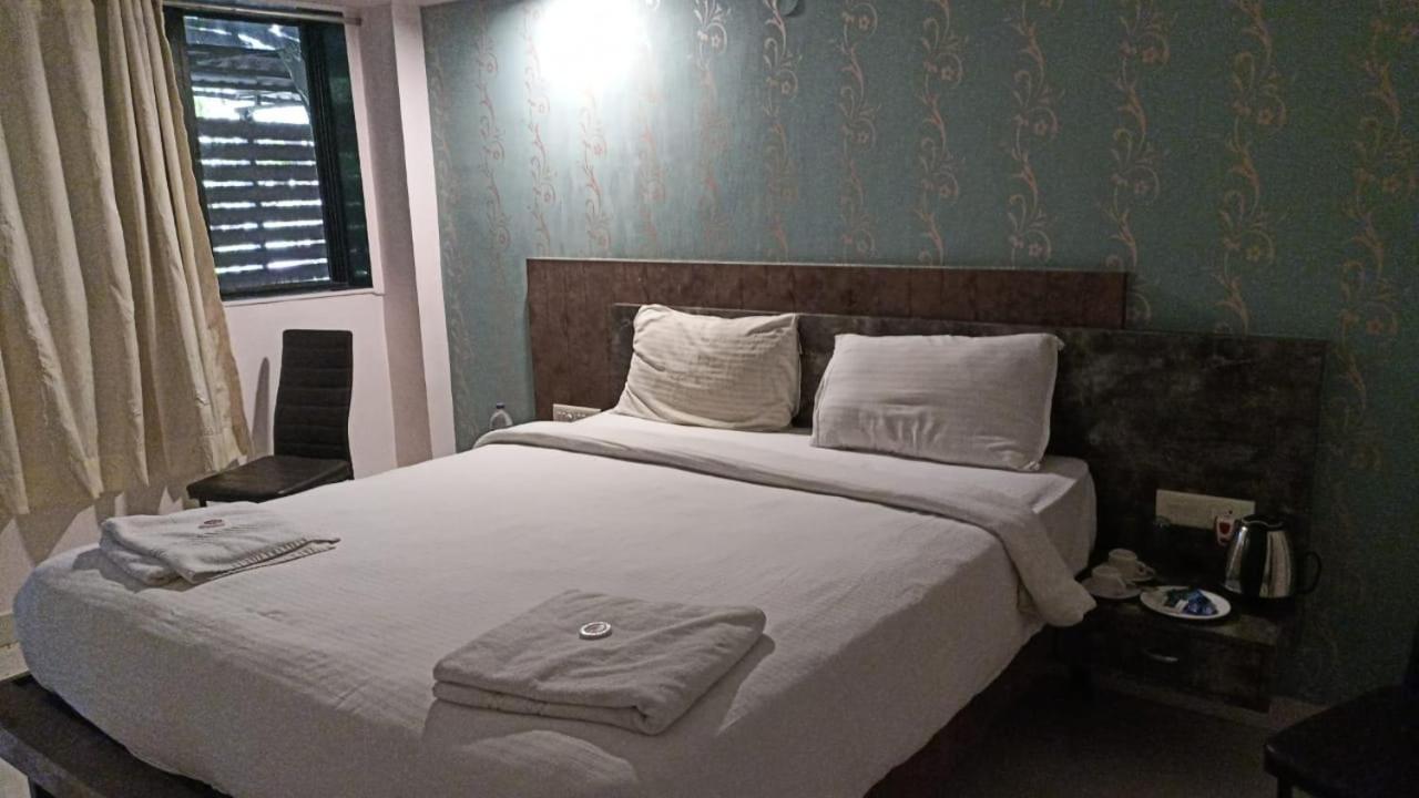 Hotel Laxmi Residency Лонавла Екстер'єр фото