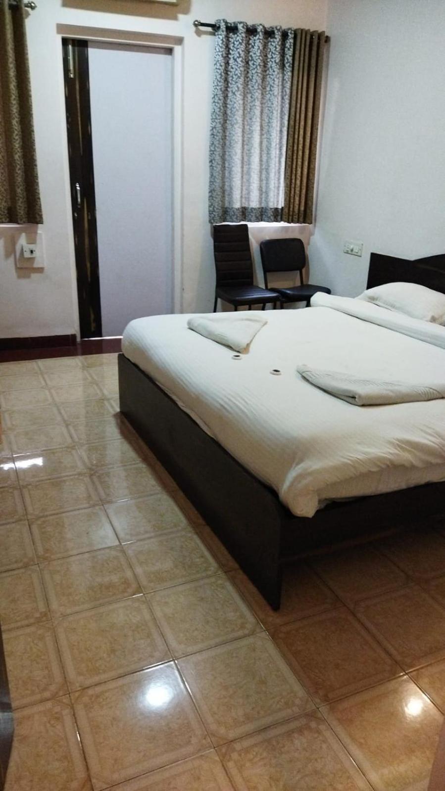 Hotel Laxmi Residency Лонавла Екстер'єр фото