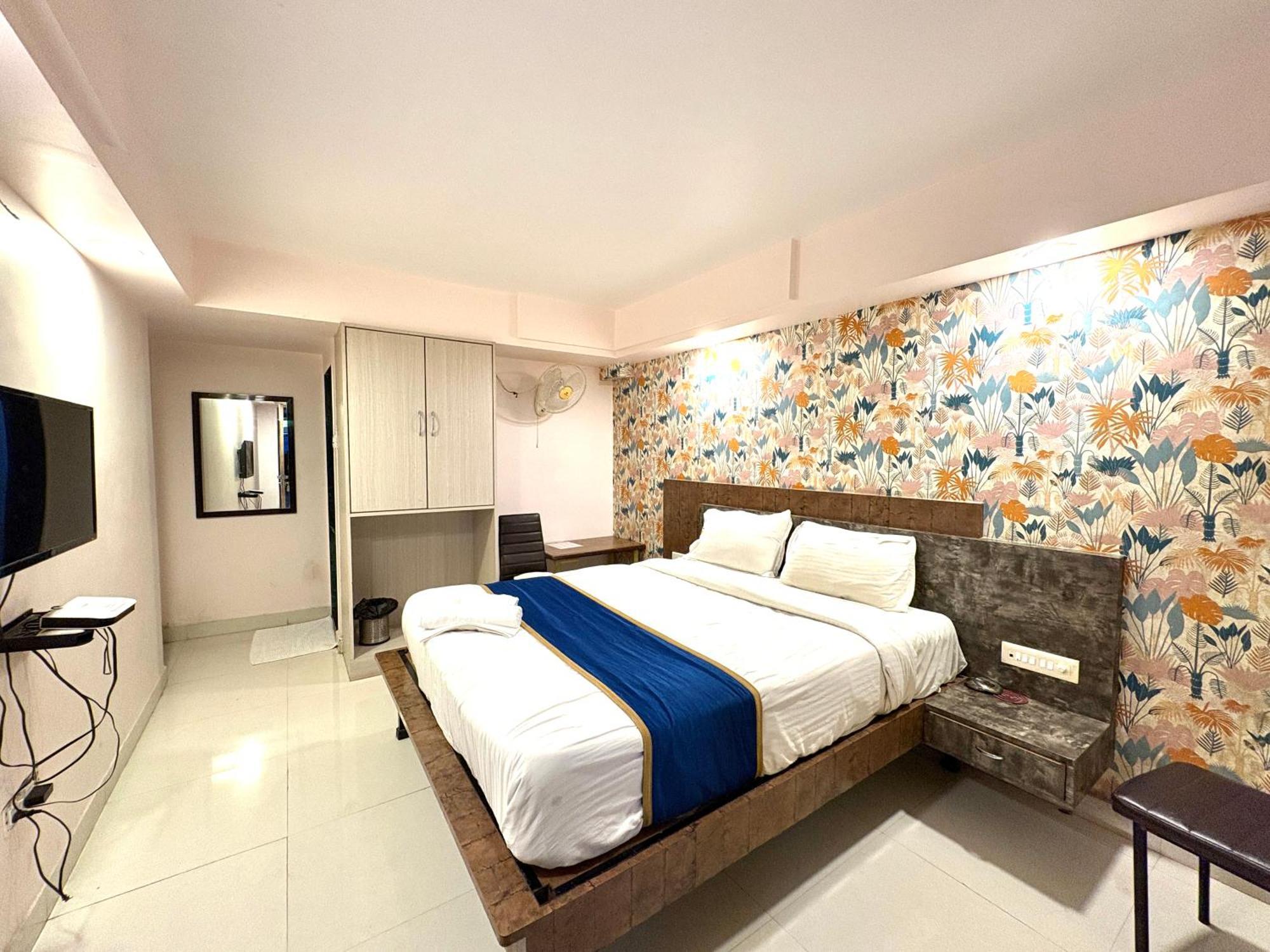 Hotel Laxmi Residency Лонавла Екстер'єр фото