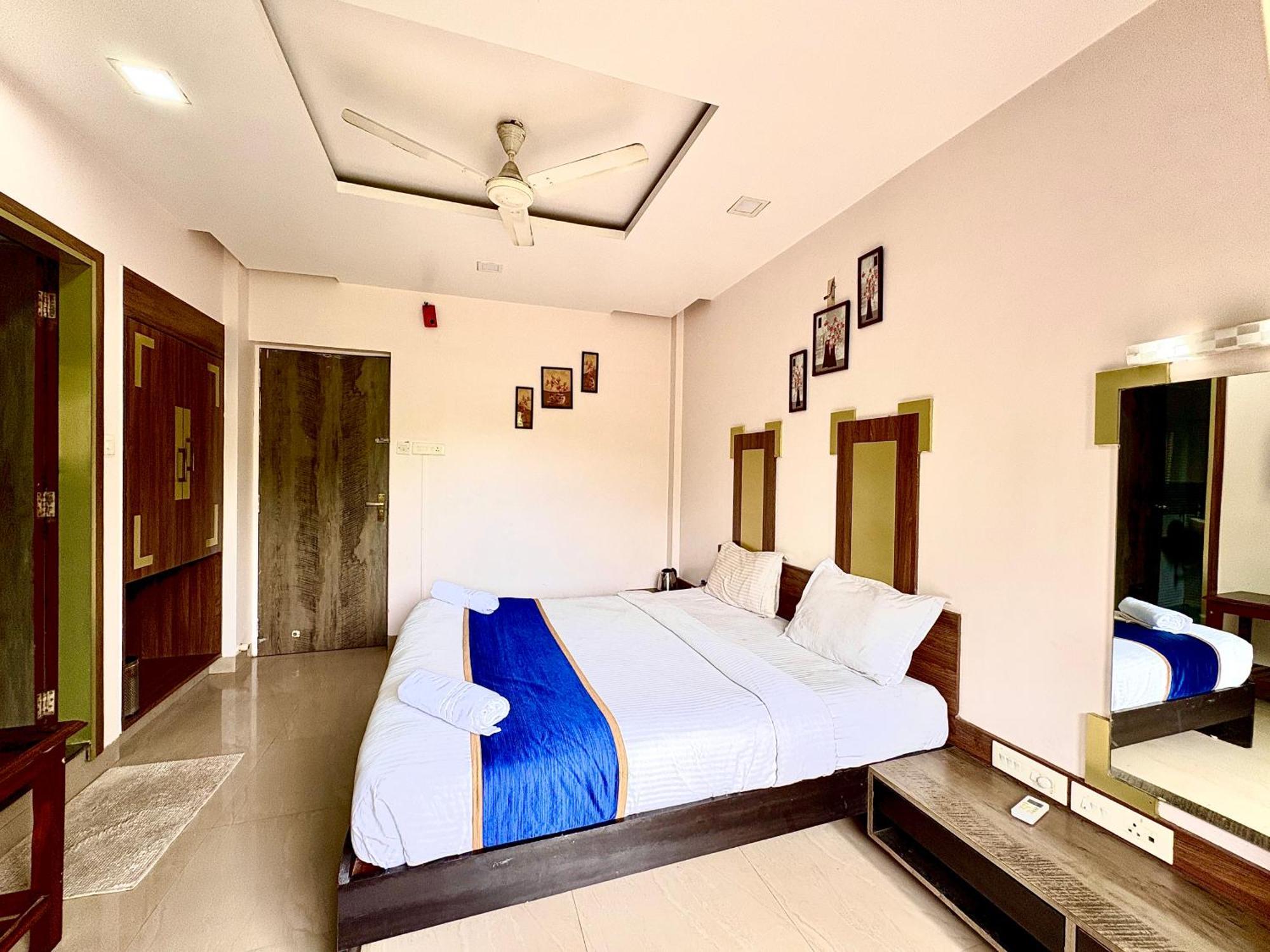 Hotel Laxmi Residency Лонавла Екстер'єр фото