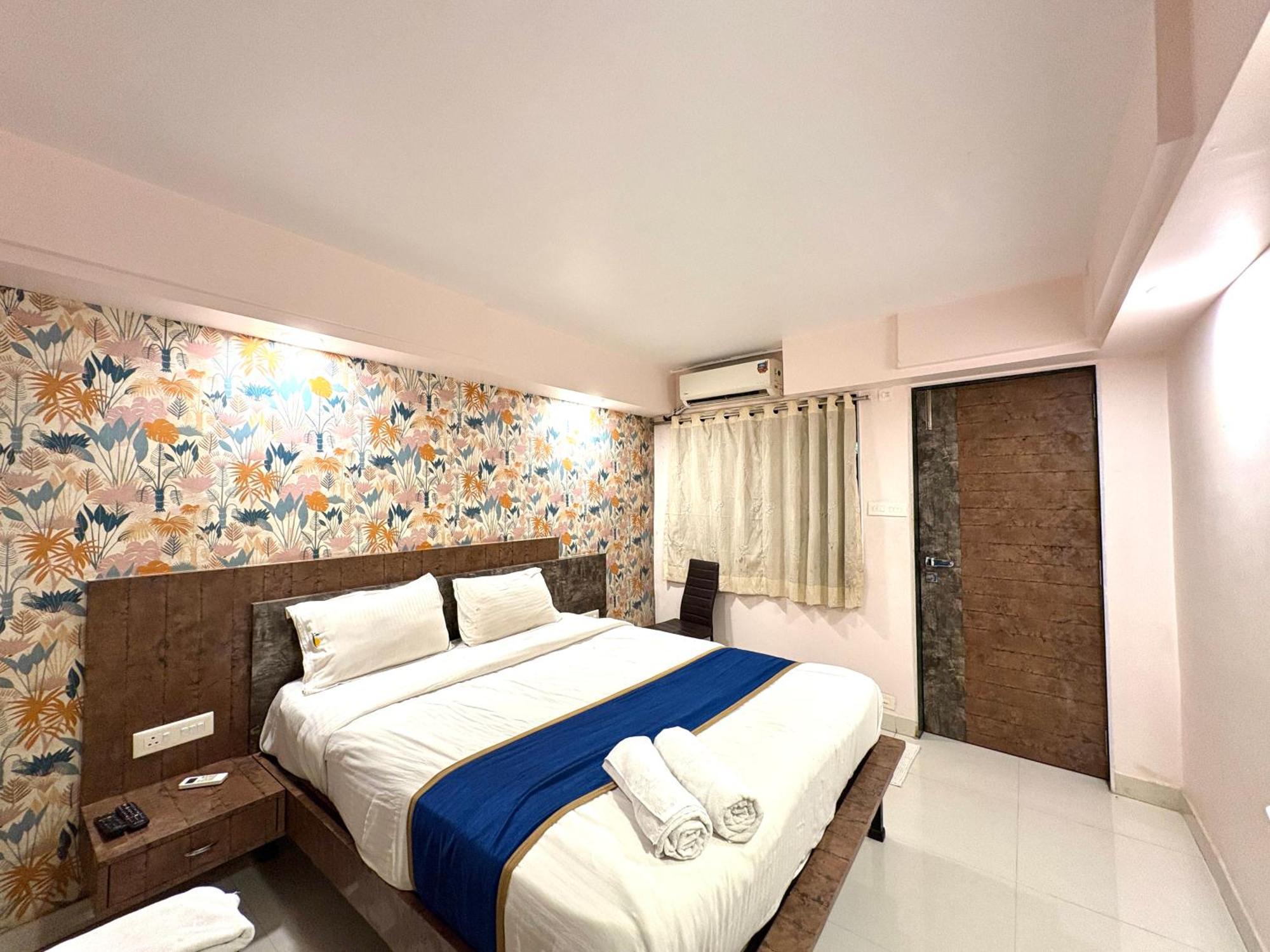 Hotel Laxmi Residency Лонавла Екстер'єр фото